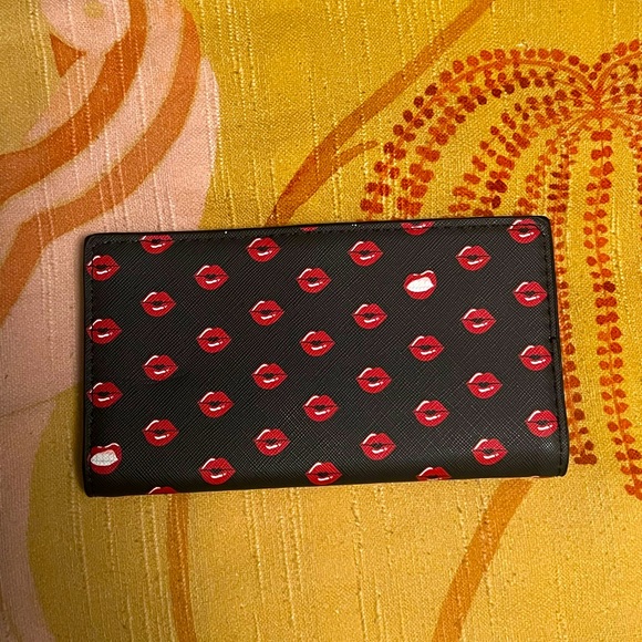 Mango Wallet black with red lips. 👄 - Picture 2 of 3